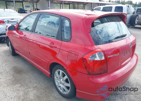 2006 Kia Spectra5 z USA, uszkodzony, nr VIN KNAFE161565281500